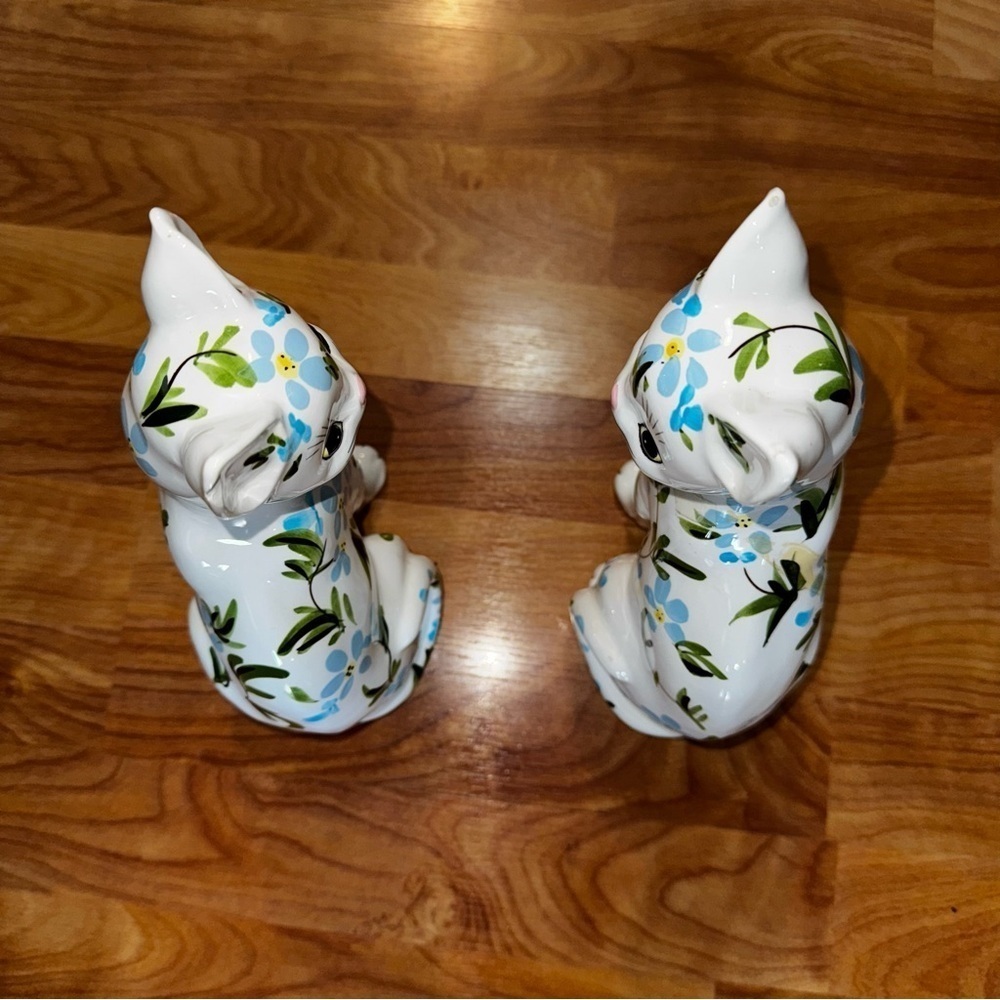 VINTAGE LEFTON'S FIGURINES WHITE KITTENS CATS WITH VINING BLUE FLORALS PLZ READ - Picture 5 of 15